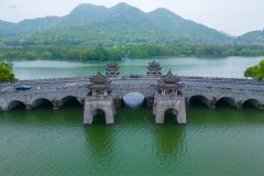 真人各由五六米长的石廊与桥梁主体连续-九游会J9·(china)官方网站-真人游戏第一品牌
